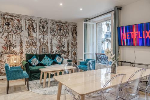 Appartement spacieux et lumineux A Montorgueil — 4-Star Luxury Hotel in Paris, France