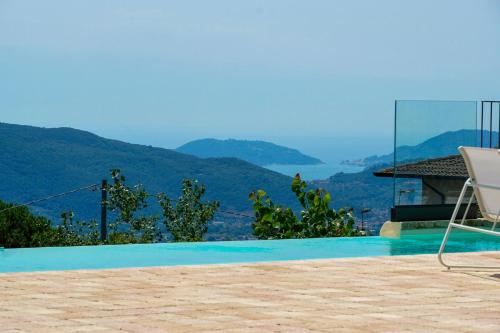 Tuscan Villa With Sea View And Jacuzzi — 4-Star Luxury Hotel in Fosdinovo, Italy