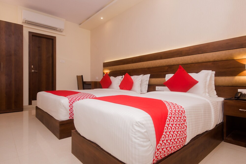 OYO 22120 Hotel Universal Garden
