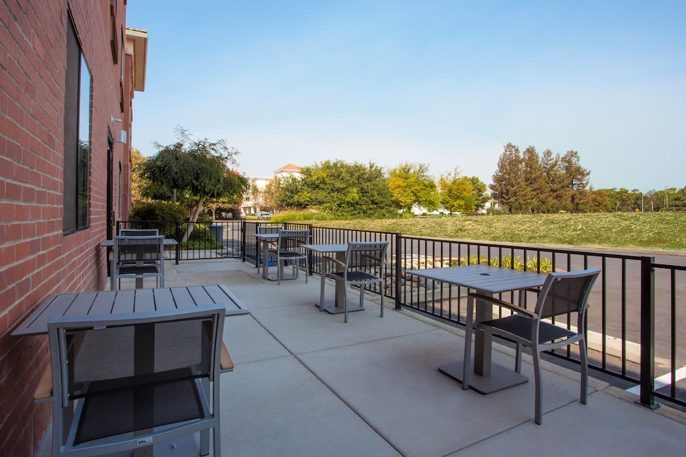 Holiday Inn Express Suites Davis University Area - photo 55