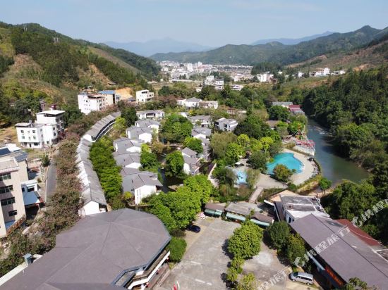 Relong Hot Spring Resort in Heping, People's Republic of China