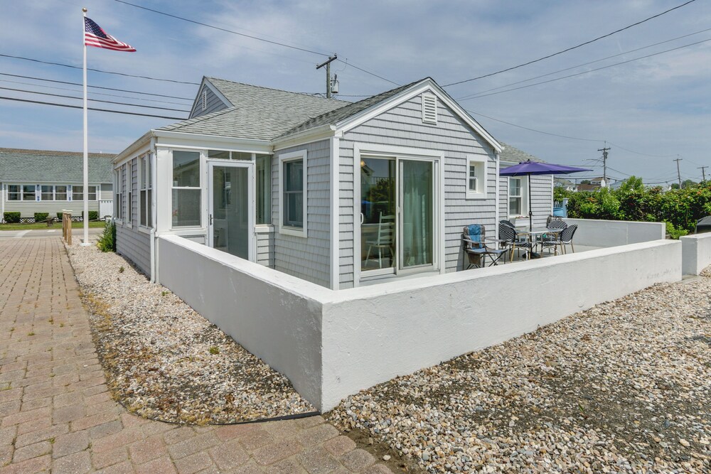Cozy Westbrook Vacation Rental Walk to Beach — 4-Star Luxury Hotel in Westbrook, United States