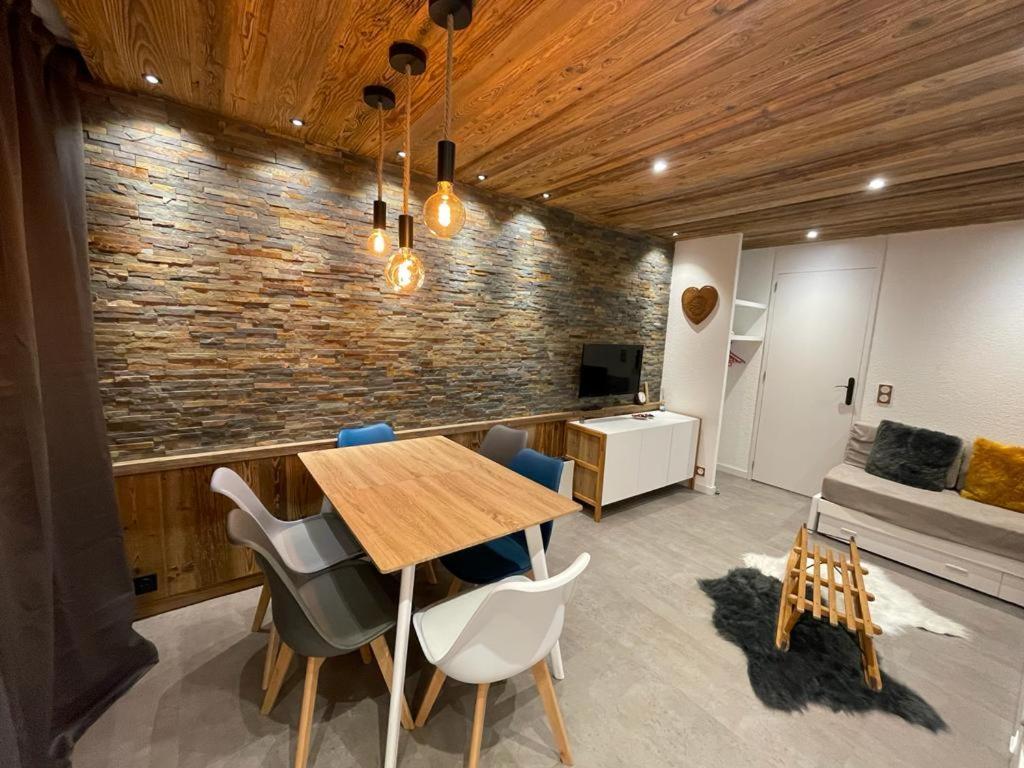 Le Cheval Noir 37 - last minute hotel in Unknown City