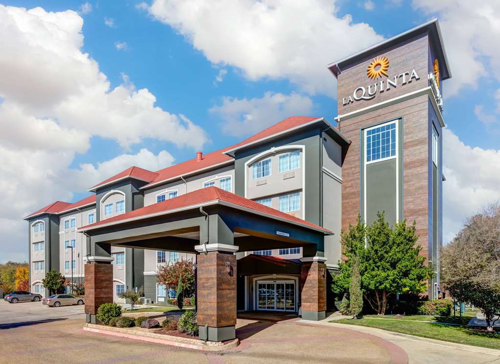 La Quinta Inn & Suites by Wyndham Fort Worth NE Mall - featured photo