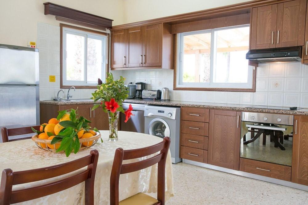 Argaka Sun Villa Ena Large Private Pool Walk To Beach Sea Views A C Wifi 2146