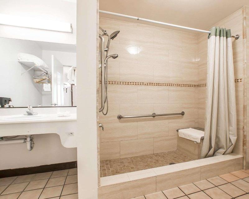 Palm Inn Hotel near Tyler Mall Riverside - photo 9