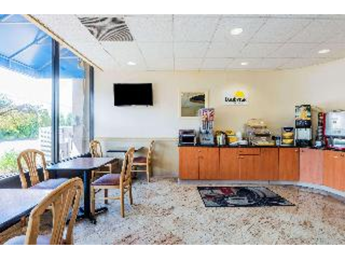 Days Inn By Wyndham Hartford Closest Downtown — Hartford