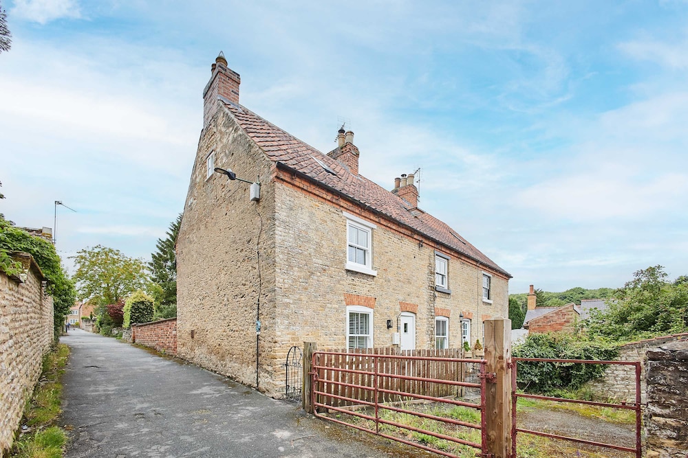 Host Stay Damson Cottage