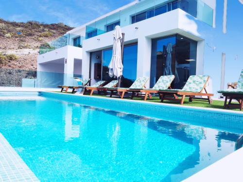 Elegante y moderna Villa Miami — 4-Star Luxury Hotel in Adeje, Spain