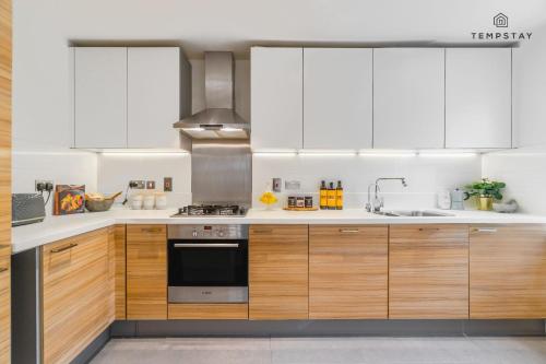 4BR Madejski Stadium Royal Berk Hosp By Tempstay