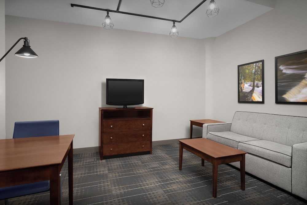 The Suites Hotel at Waterfront Plaza - photo 21