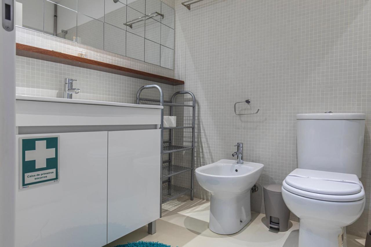 Bright & Comfy Flat in Lisbon by LovelyStay