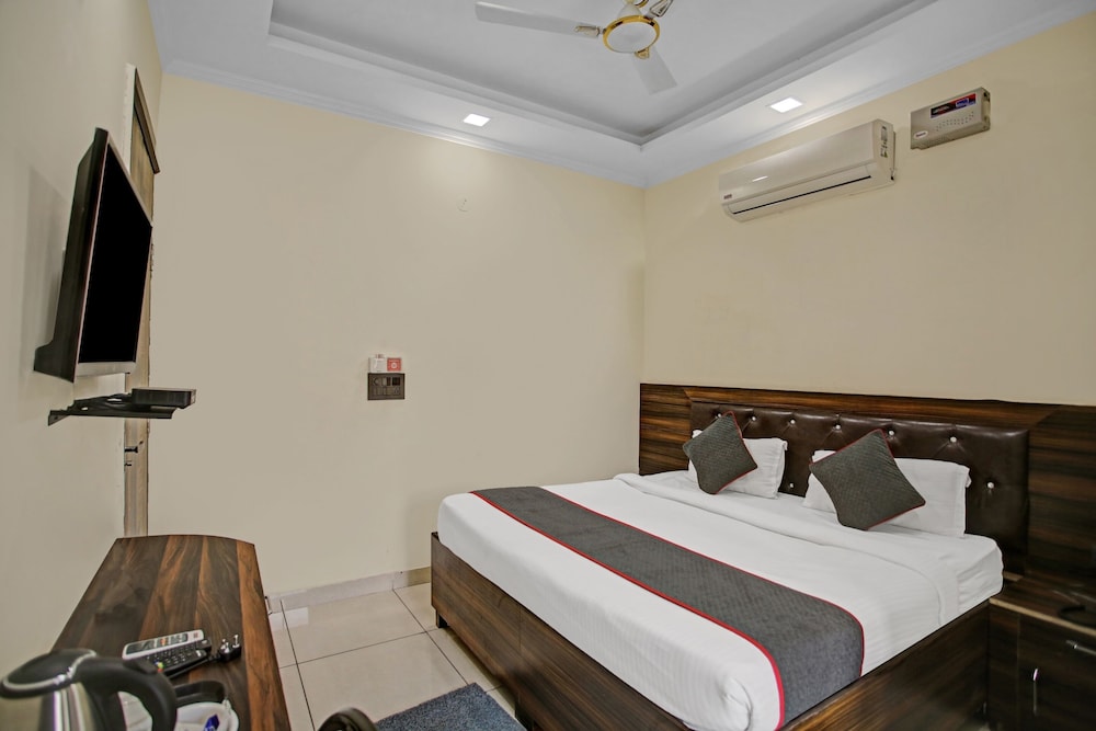 Imperial Hotel Noida - last minute hotel in Noida