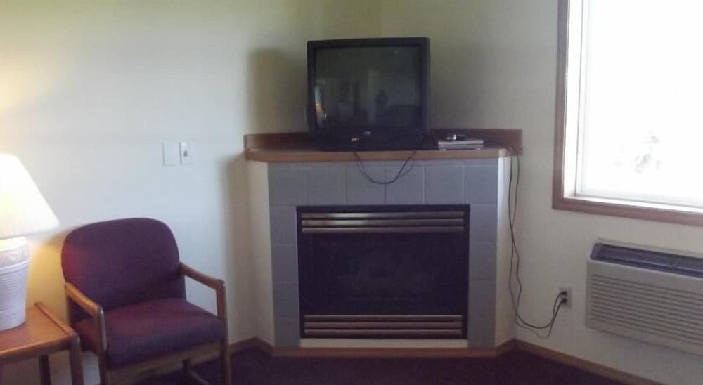 Hillcrest Inn - photo 49