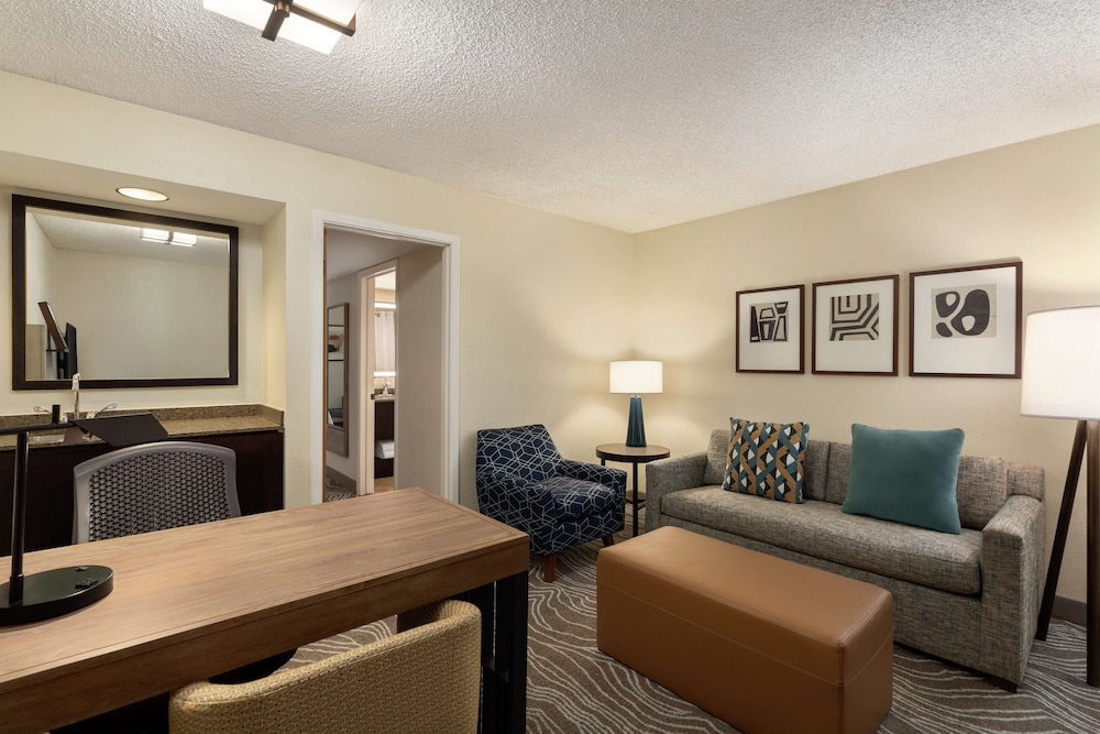 Embassy Suites by Hilton Phoenix Tempe - photo 16