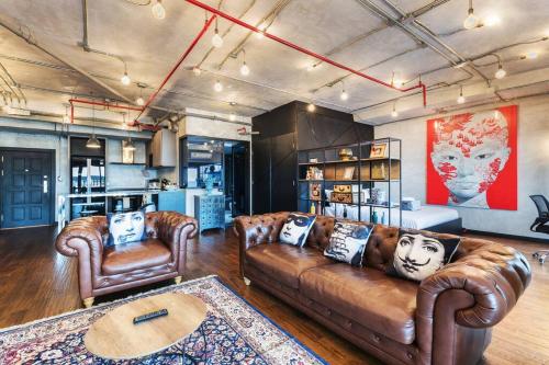 Central Bangkok Loft Style Skyline 100 sq.m. Apt