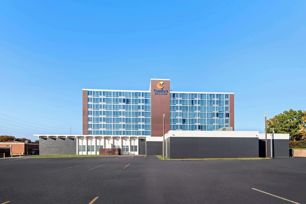 Comfort Inn & Suites Omaha Central - photo 30