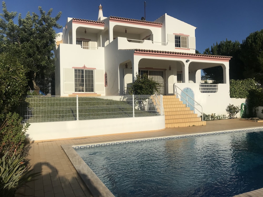 Vivenda ROSA Albufeira — 4-Star Luxury Hotel in Portimao, Portugal