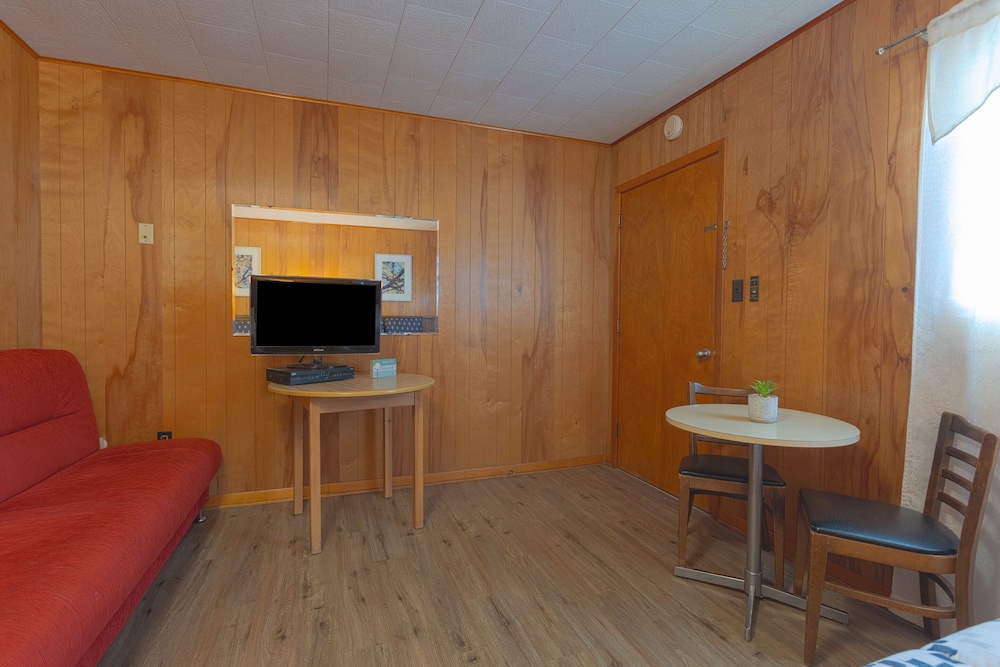 Parkside Motel by OYO Meadville Conneaut Lake - photo 36