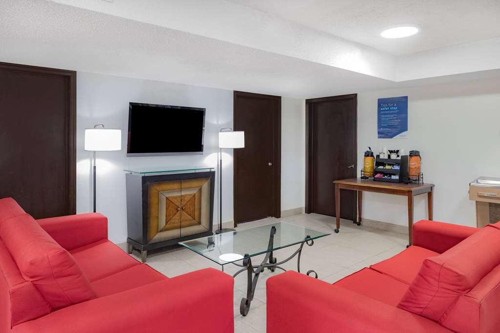 Days Inn by Wyndham Pensacola I 10 - photo 4