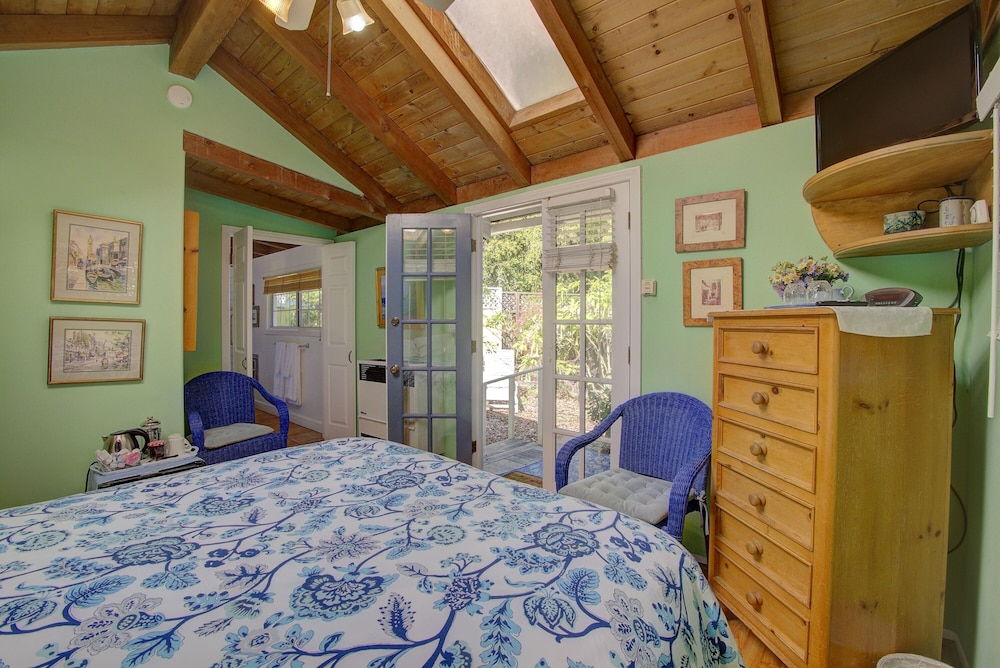 Secret Garden Inn and Cottages - photo 55