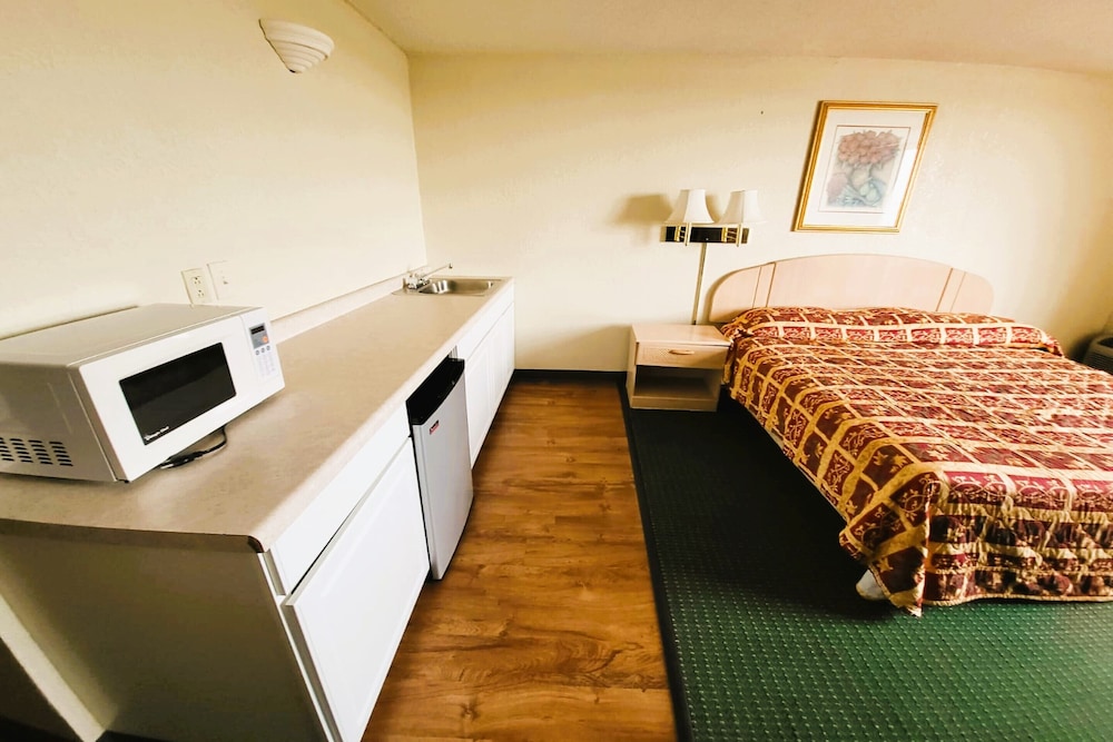 USA Inn Junction City Near Fort Riley - photo 10