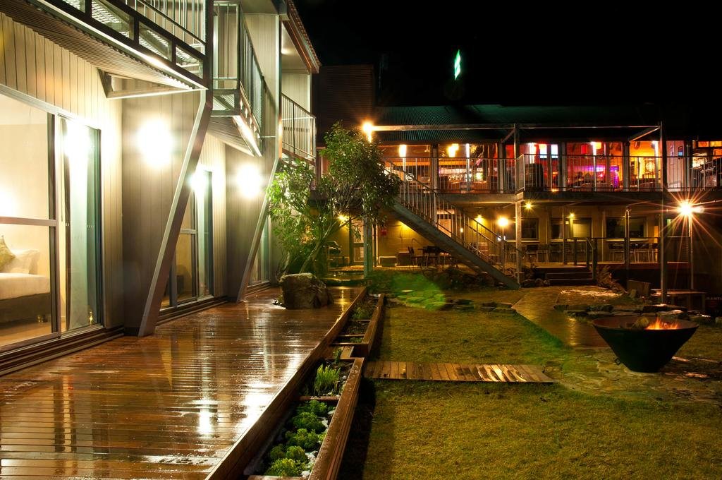 Mountain Dreaming — 4-Star Luxury Hotel in Hotham Heights, Australia