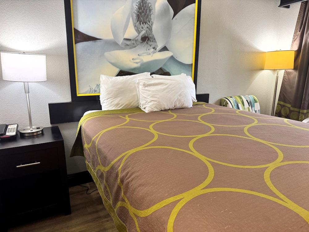 Super 8 by Wyndham Tupelo Airport - photo 14