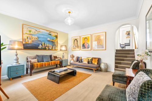 'Enmore Lane' A Central Eclectic Artist Escape — 4-Star Luxury Hotel in Sydney, Australia