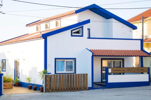 Casa do Titou — 4-Star Luxury Hotel in Ferrel, Portugal