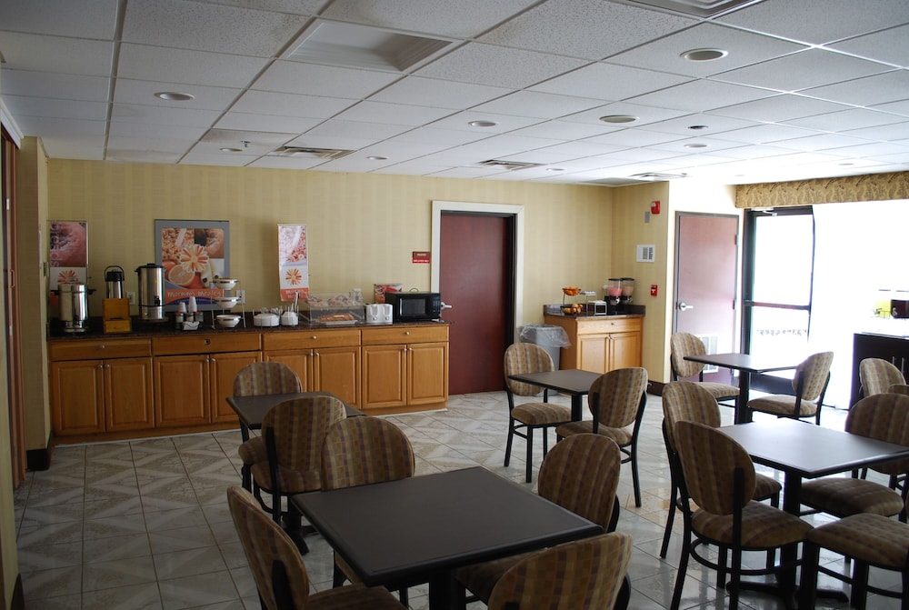Jameson Inn and Suites Riverdale - photo 35