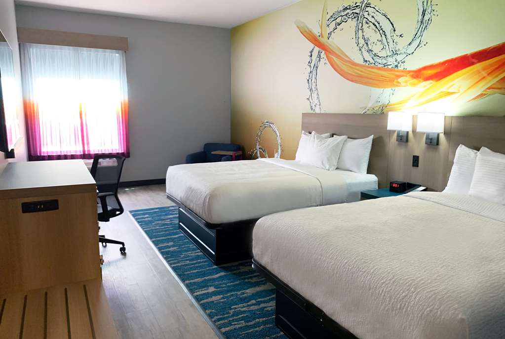 La Quinta Inn & Suites by Wyndham San Antonio Seaworld LAFB - photo 16