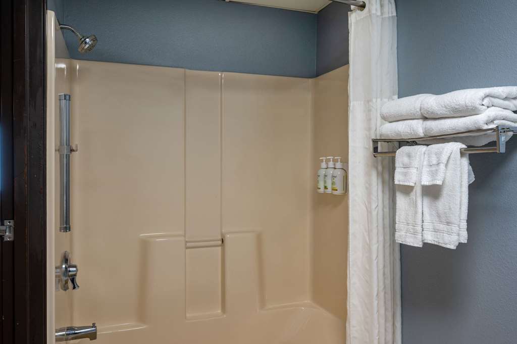 AmericInn by Wyndham Eau Claire - photo 27