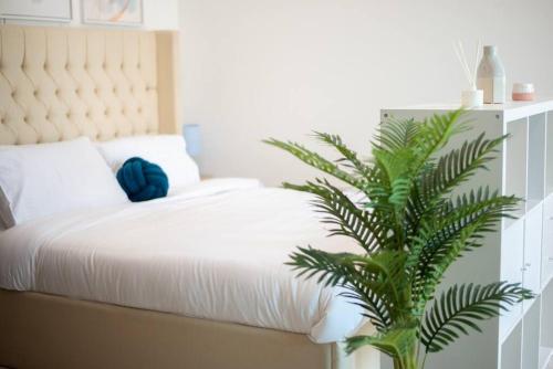 Classic Studio With Dubai Marina View — 4-Star Luxury Hotel in Dubai, United Arab Emirates