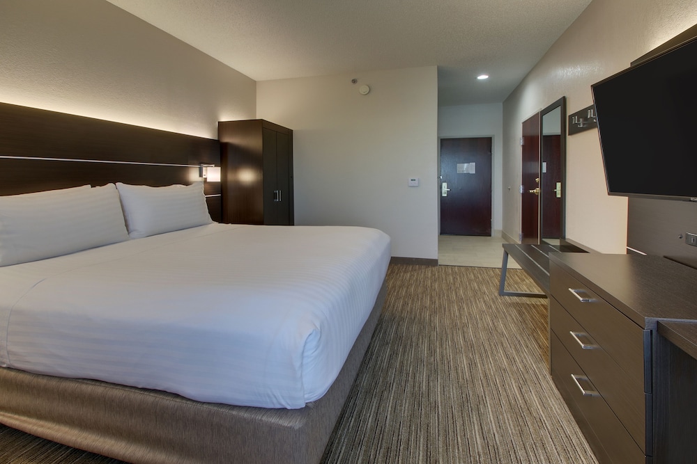 Holiday Inn Express & Suites Lebanon by IHG - photo 13