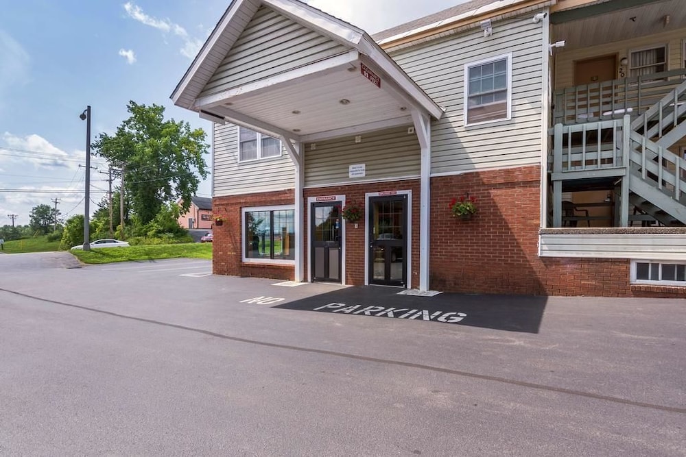 Northway Inn Queensbury Lake George - photo 23