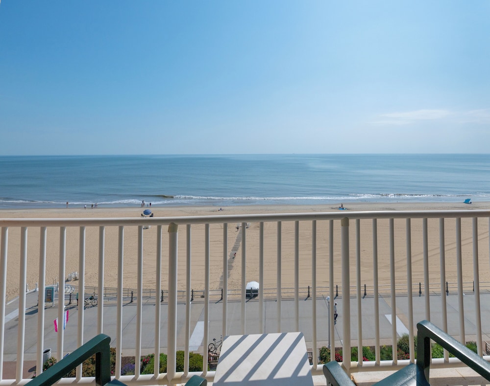Holiday Inn & Suites Virginia Beach North Beach by IHG - photo 27