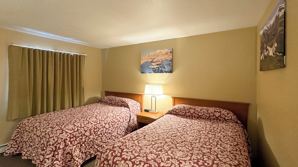 Young's Motel - photo 7