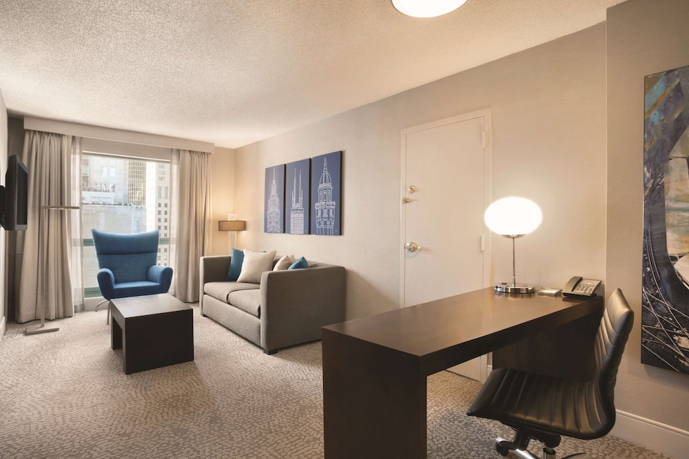 Hilton Chicago Magnificent Mile Suites - photo 7