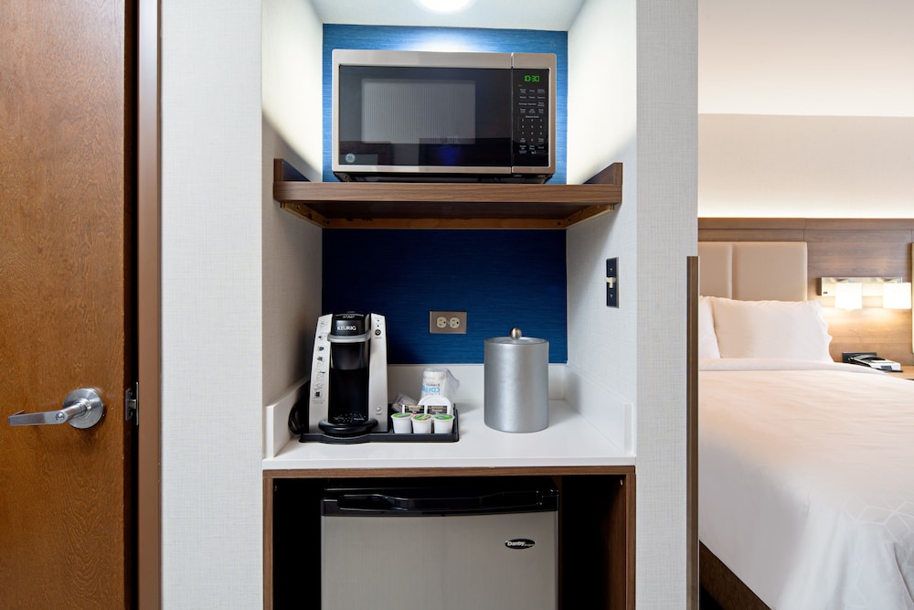 Holiday Inn Express Hotel & Suites Atascadero by IHG - photo 32