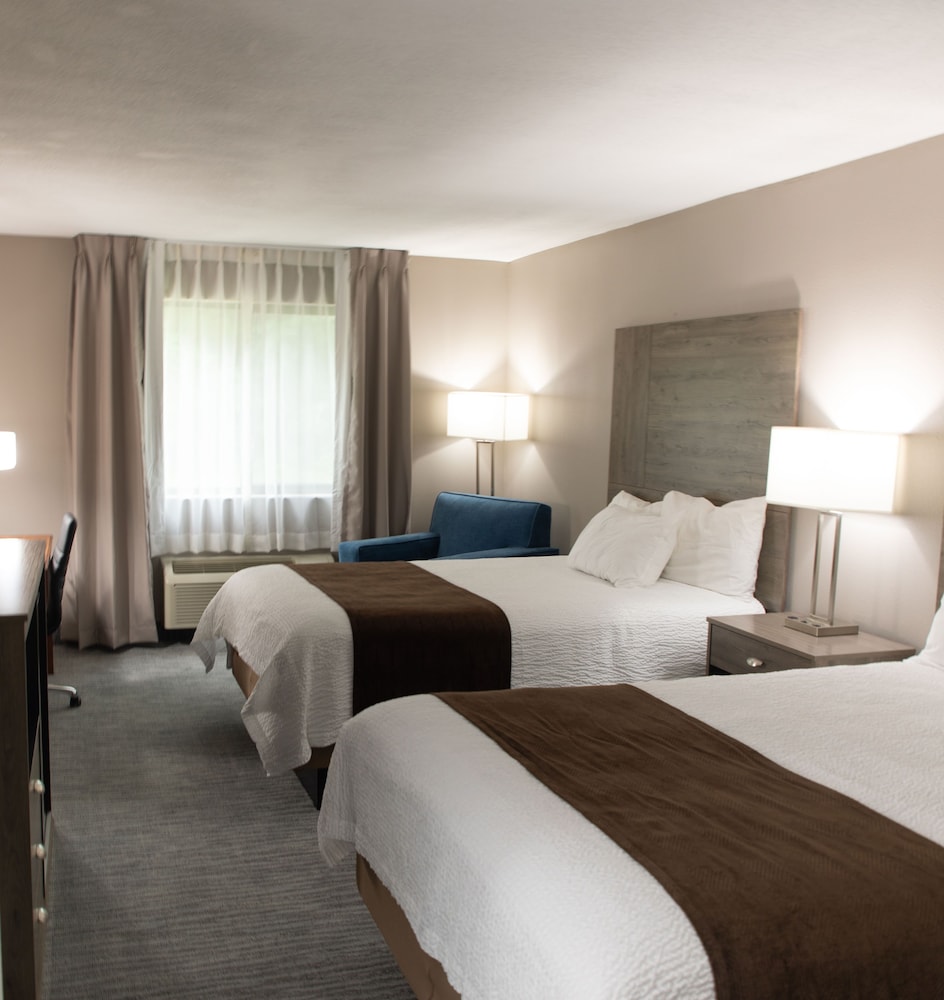 Lomira Inn and Suites - photo 11