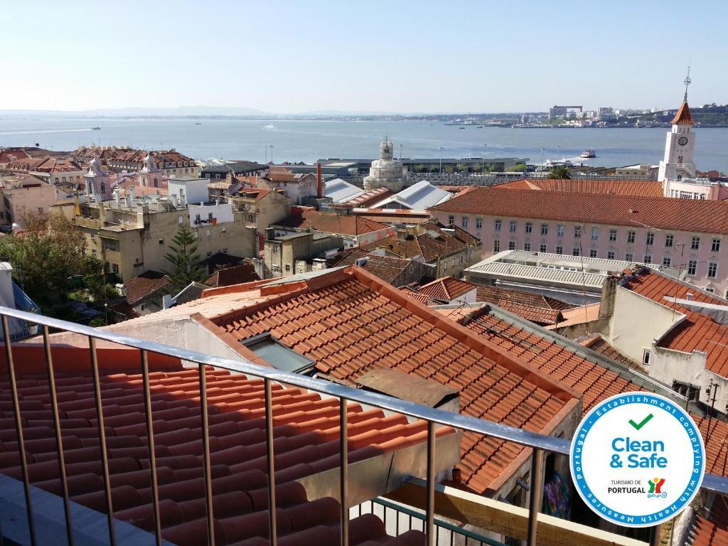 Breathtaking River City View Two Private Terraces 3 Bedrooms and 3 Bathrooms 17th Century Building Central Bica Chiado District — 4-Star Luxury Hotel in Lisbon, Portugal
