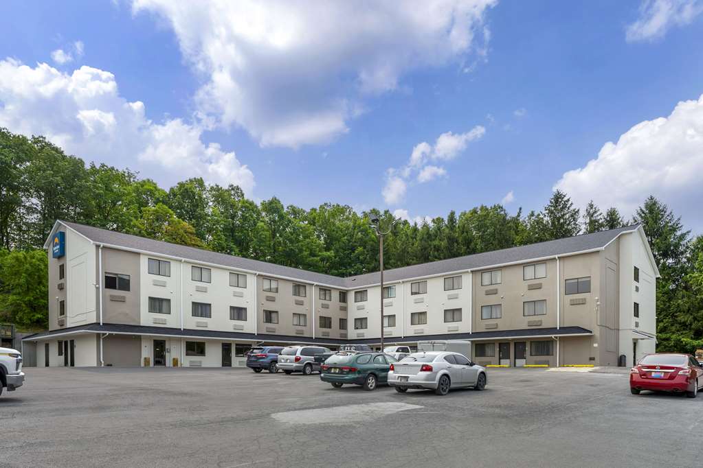 Suburban Studios LaVale Cumberland - photo 2