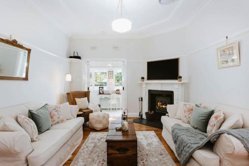 The Cottage on Lawson Heritage Elegance in Mudgee — 4-Star Luxury Hotel in Mudgee, Australia