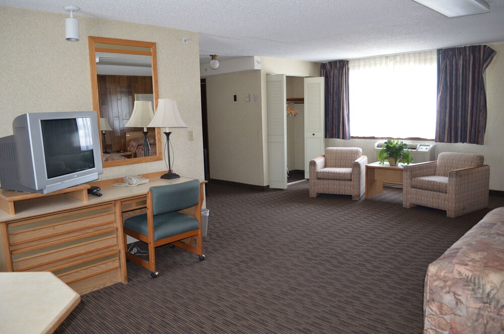 Nampa Inn & Suites - photo 14