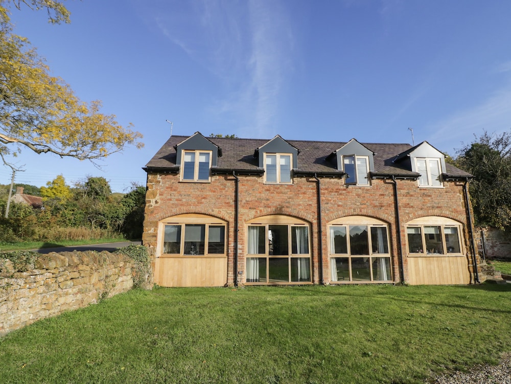 Granary Cottage — 4-Star Luxury Hotel in Southam, United Kingdom