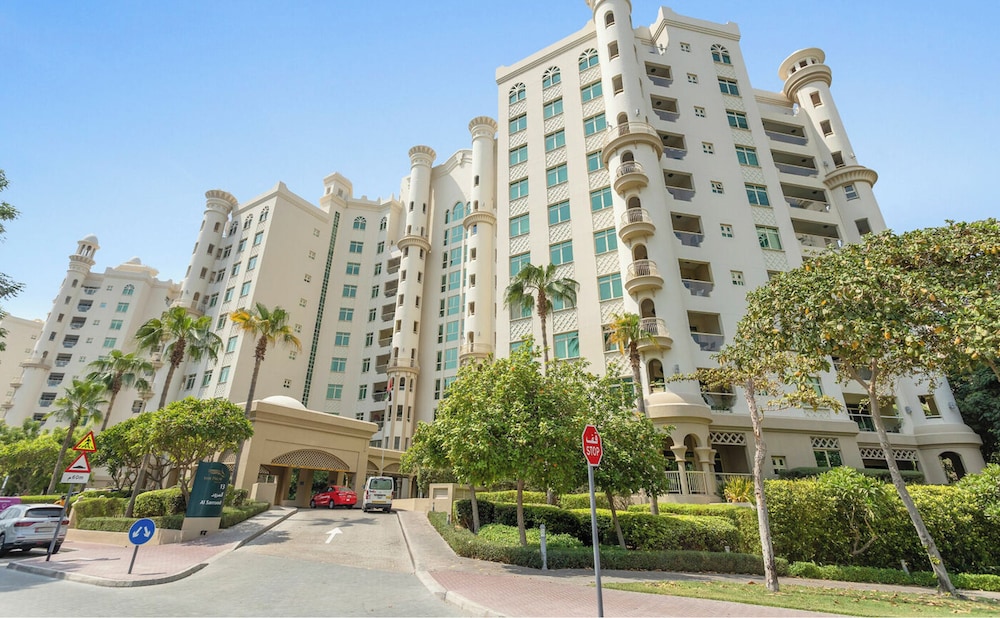 Luxury 3 Bed Apartment at Palm Jumeirah — 4-Star Luxury Hotel in Dubai, United Arab Emirates