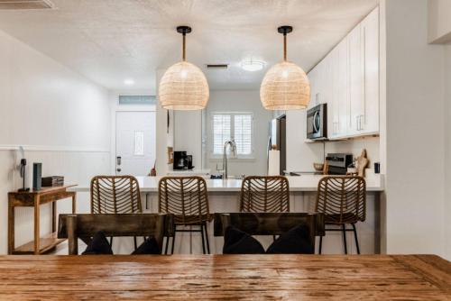 Catch the Breeze on Crystal Beach — hotel in Palm Harbor