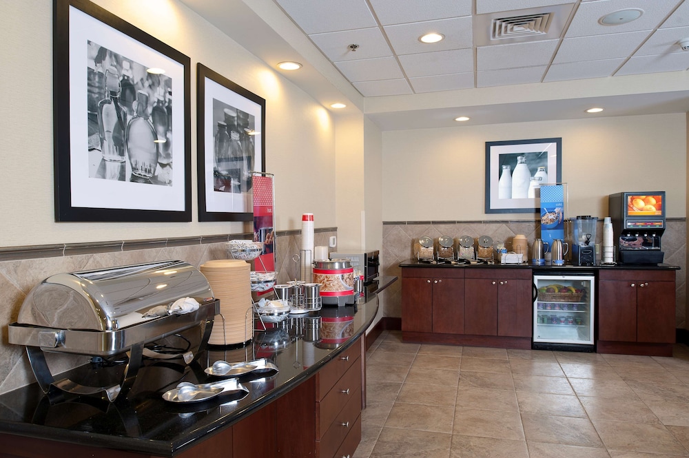 Hampton Inn & Suites Prescott Valley - photo 42