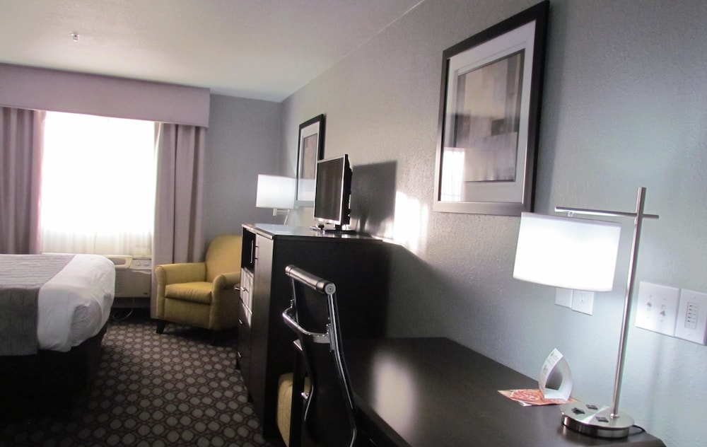 Oak Hill Inn & Suites - photo 42